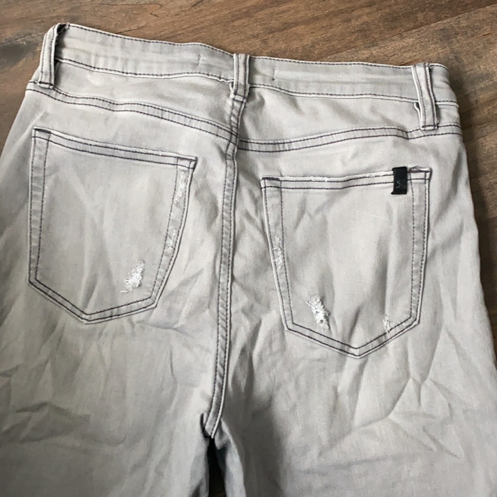 Grey Jeans - Picture 4 of 4